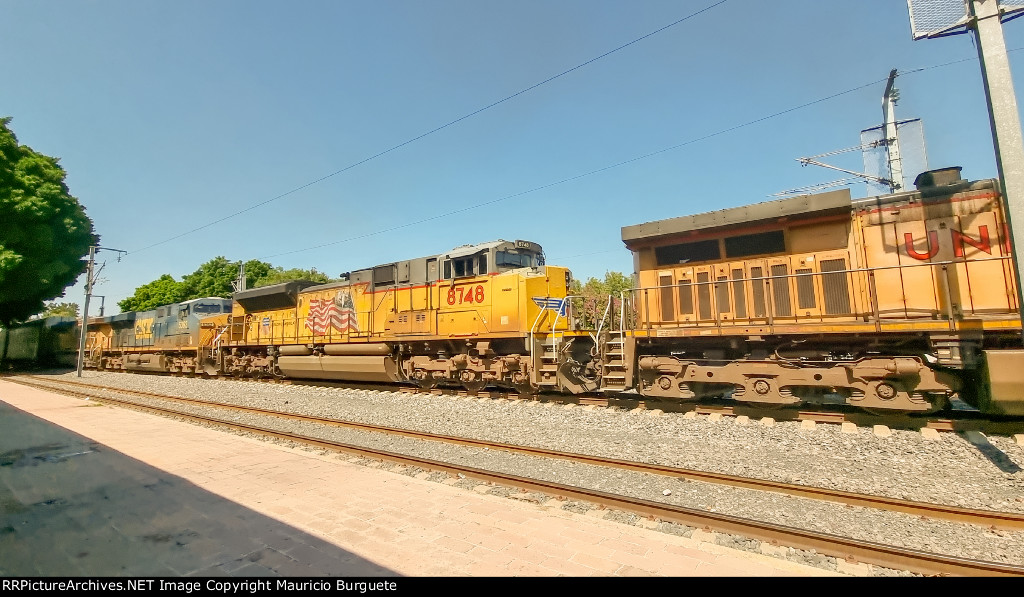 UP SD70ACe and CSX ES40DC Locomotives